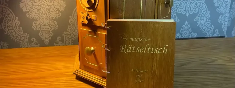 Detailaufnahme vom Rätseltisch